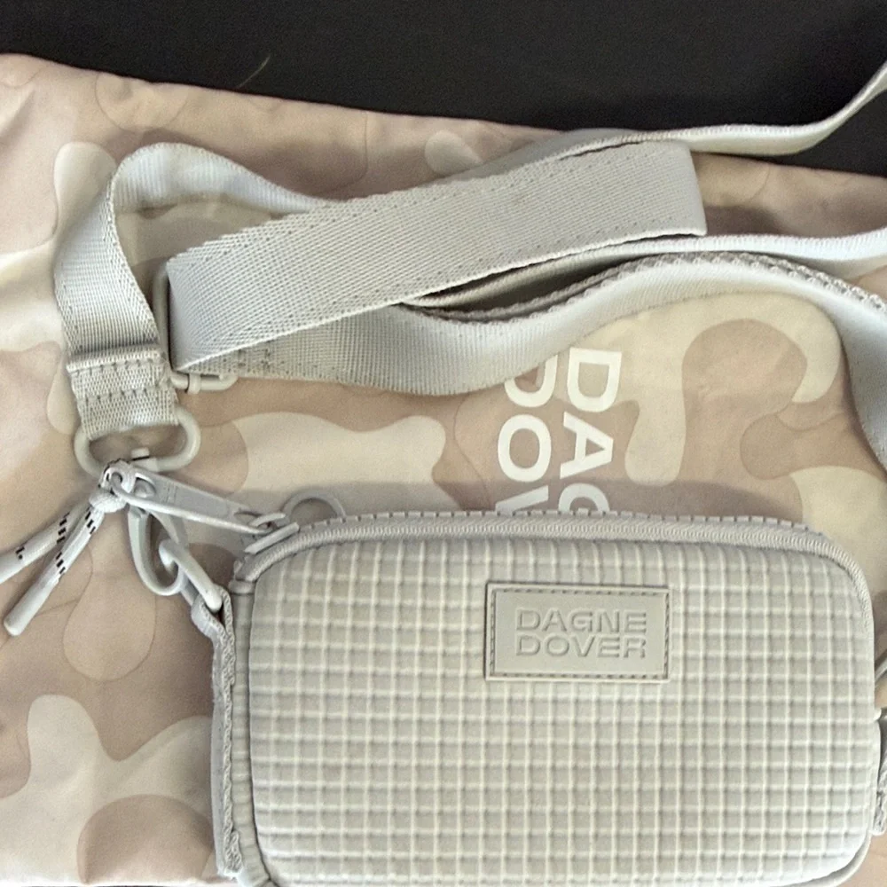 Dagne Dover Small Quilted Crossbody Bag in Light grey - Picture 3 of 7